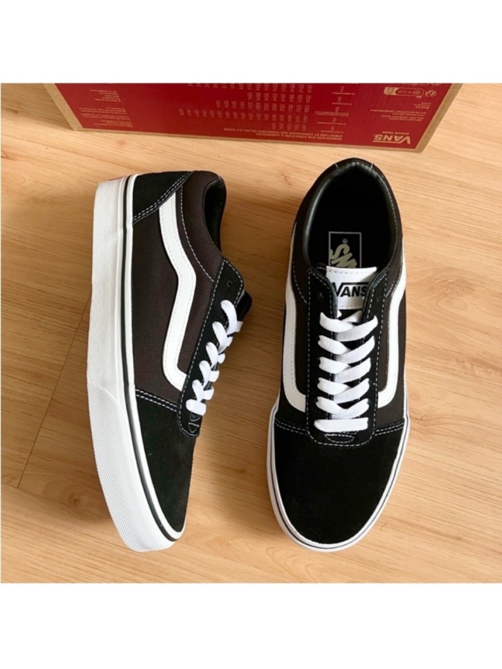 Vans Ward Sneakers Black White Lace Up Skateboard
Shoes Women 9.0 US Mens 7.5 US